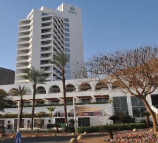 כתב אישום: עובד האחזקה במלון הצית כלי רכב