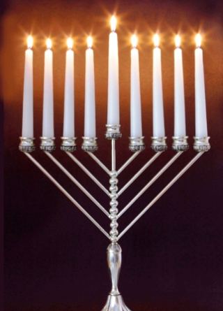 הדלקת נרות במתנ