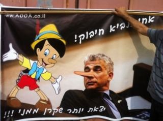 עובדי 'ארקיע' באילת הפגינו נגד סגירת שדה דב