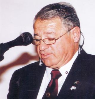 מנחם הופן נאלץ לוותר