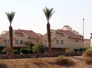 בעלי וילות בשחמון דורשים פיצוי