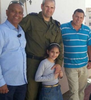 הילדה למדה: כדאי לדווח על מפגעים