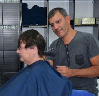 "סמי" המספרה הותיקה ביותר באילת מזמינה אתכם: "התחדשנו! תתחדשו גם אתם!"