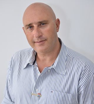 גיל דנינו: התחלה עצמאית