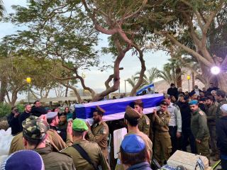 אלפים ליוו את סמ''ר נחמן רפאל בן עמי למנוחות באילת: ''נשמה טהורה עם לב חם ואוהב ועיניים טובות''