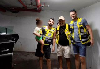 צפו: פעוט שננעל ברכב באילת מחולץ על ידי מתנדבי ידידים