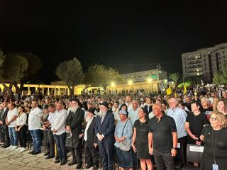מאות רבות מתושבי אילת השתתפו הערב בעצרת זיכרון ותקווה במלאת שנה לאסון השבעה באוקטובר ולמלחמת ׳׳חרבות ברזל׳׳