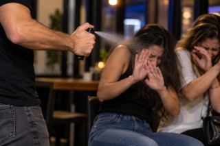 חשד באילת: תקף את בת זוגו ואחותה בגז פלפל בעקבות הפסקת היריון