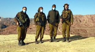 צפו בחיילי המילואים של אוגדה 146 מברכים את תושבי אילת