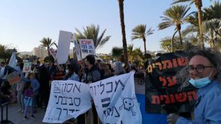 צעקות המפגינים נשמעו על רקע נאום ראש הממשלה בטקס יום אילת