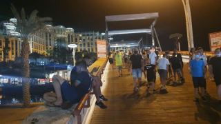תושבת אילת: ''מדוע ניתן להתקהל בטיילת אילת אבל לא להתחתן?''
