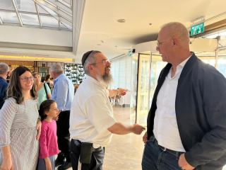 יוסי שלי בביקור באילת: יפעל לקידום החלטת ממשלה ייחודית לעיר 