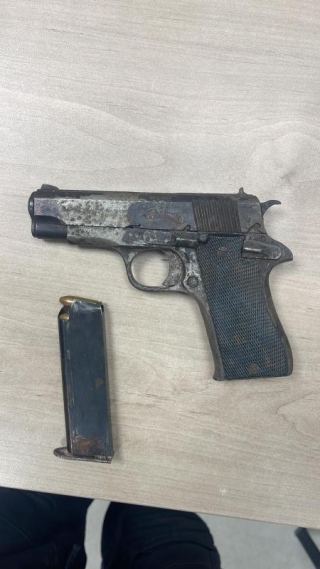 נעצרו חמישה חשודים באילת, בהם קטינה, לאחר שברכבם נמצאו סמים ואמל״ח