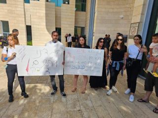 הבוקר: הורים מאילת מפגינים בזמן הדיון בעניינה של מנהלת המעון החשודה בהתעללות