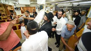 שישו ושימחו בשמחת התורה