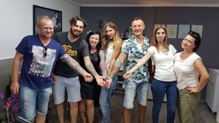 נשיקות - מדור החברה של אילת