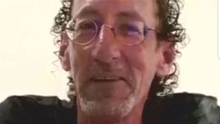 ''מוכר הסיגריות'' החל לגבות תשלום בעבור פוסטים שהוא מעלה