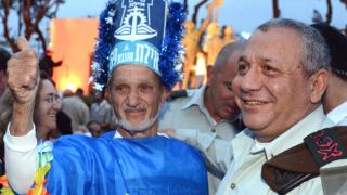 נשיקות - מדור החברה של אילת