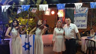 נשיקות - מדור החברה של אילת
