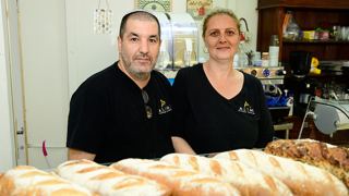 נשיקות - מדור החברה של אילת