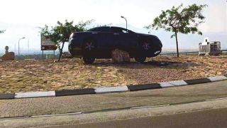 הסלע המסוכן הוסר מהכיכר  ובמקום הוצבה תאורה 