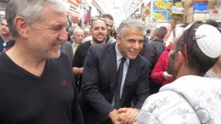 יאיר לפיד: ''בסוף, כשצריכים לבוא ולומר מי הם שני האנשים שמייצרים הכי הרבה אמוציות בציבור הישראלי, אלו הם, לטוב ולרע, נתניהו ואני''