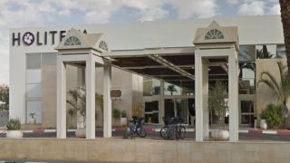 תביעה: משפחת דיין דורשת  מהשוכרים של מלון לה פלאיה לפנותו 
