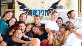 עזרו לנו לבנות בית חדש לקומונה