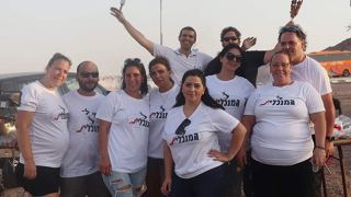 נשיקות - מדור החברה של אילת