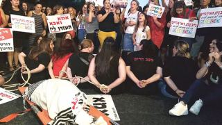 אכזבה בקרב מארגנות ההפגנה נגד אלימות בילדים - רק כ-200 תושבים הגיעו