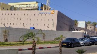 בכירה באגף ההנדסה בעיר חשודה בשימוש בלתי חוקי בחשמל 