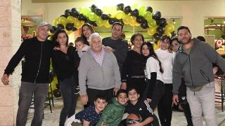 נשיקות - מדור החברה של אילת