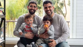 בן אילת מככב עם משפחתו החד מינית בקמפיין יום המשפחה של האגודה למען זכויות הלהט"ב