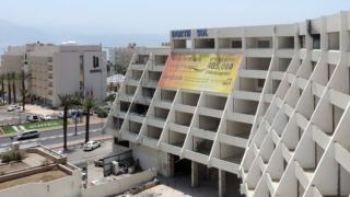 הסכסוך בין בעלי הסוויטות במלון  השרוף של אילת לסיבוב שלישי