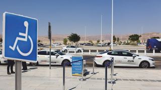 בדיקת 'ערב ערב' מעלה:  בניגוד לחוק- נכים על כסא גלגלים משלמים יותר על מונית לרמון