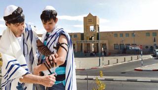 הורים דורשים: ''לא לאפשר דוכני  הנחת התפילין מחוץ לבתי הספר''