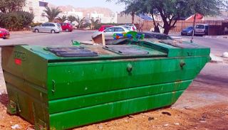 גורם בעיריית אילת:  "עד שלא ישטפו את הפחים הירוקים,  בעיית הזבובים בעיר לא תיפסק"