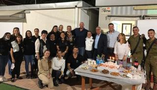 אילת מתגייסת למען חייליה