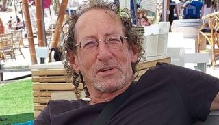 נדחתה אחת מתביעות הדיבה נגד מוכר הסיגריות