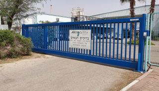מדוע מחלקת ערדג מחסני ענק  לאנשי עסקים אילתים ללא תמורה וללא הסכם לאורך שנים?
