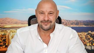 ביהמ''ש הורה להוסיף  את סיעת 'חוק אילת ביתנו'  לתביעה נגד סטס דינקין