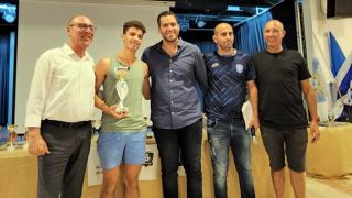 צבי לזר, שחקן קבוצת ילדים ב'  הוא שחקן המופת של מחלקת הנוער