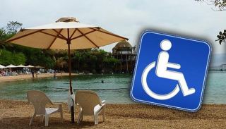 ריף הדולפינים יפצה בעלת מוגבלות בשל היחס הבלתי רגיש שקיבלה