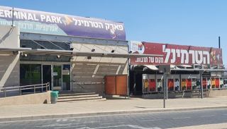 פרץ וגנב מזגנים  מבית הטרמינל