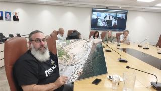 אחרי חודשים, ראש העירייה  נפגש עם חברי סוף הים
