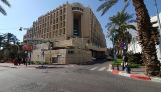 מלון מלכת שבא מבקש  להקים חזית מסחרית
