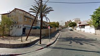 שניים רבים שלישי נדקר
