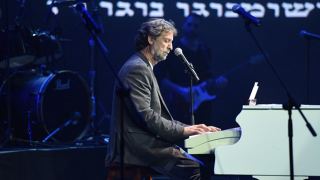 תקליט השדרים  של ג'קי שושן  חזר הביתה