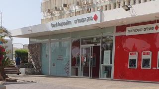 עובד בנק הפועלים באילת: ''העלילו  עלי הטרדה מינית בגלל שחשפתי  התנהלות לא חוקית של הבנק''