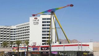 פרץ לאטרקציית הבוסטר באילת כדי לאונן